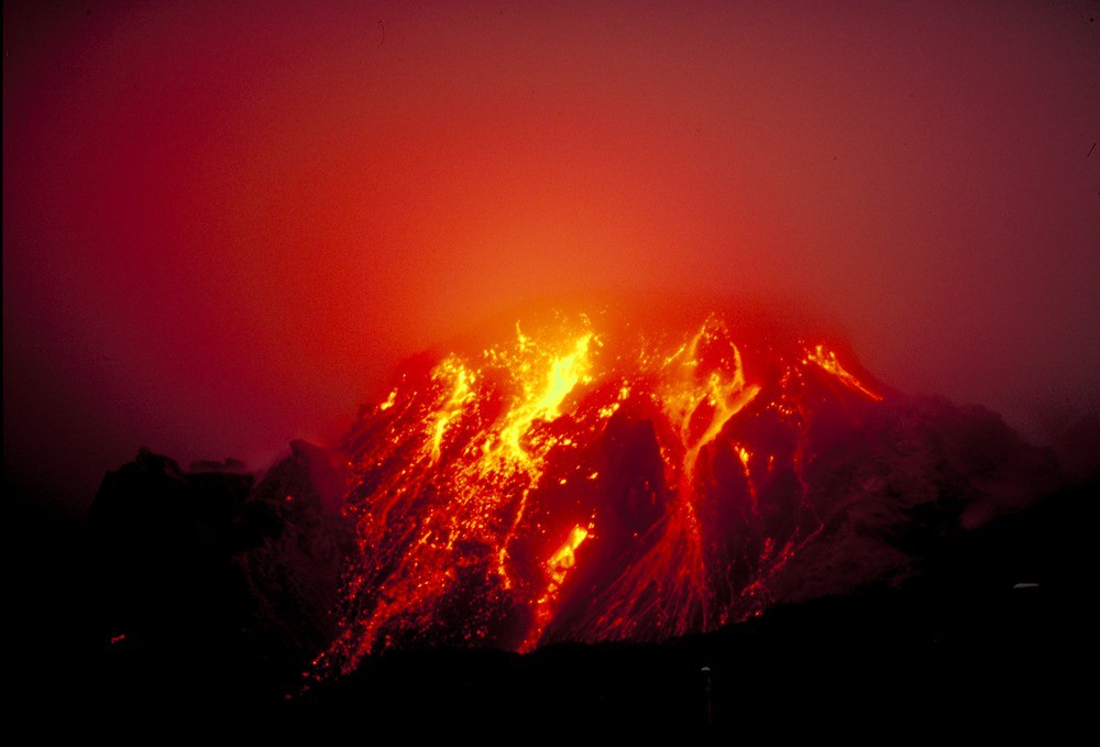 red volcano - UK Centre for Observation and Modelling of Earthquakes ...